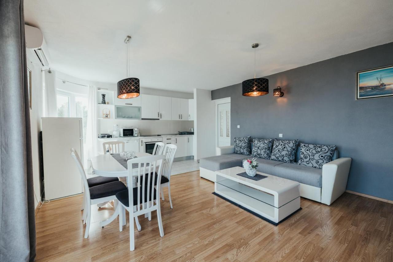 Maestral Apartment *